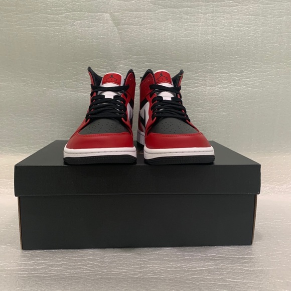 Jordan 1 mid chicago toe - Picture 2 of 2